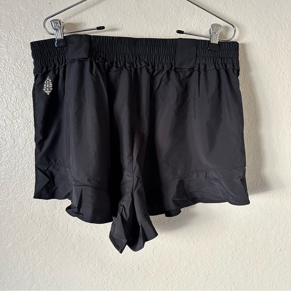 NEW Free people get your flirt on black shorts size L - Picture 6 of 7